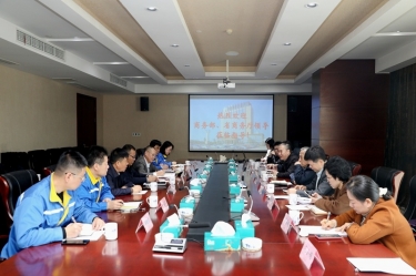 商務(wù)部駐杭特辦特派員劉福學(xué)攜浙江省商務(wù)廳黨組成員、總經(jīng)濟(jì)師朱軍一行蒞臨景興紙業(yè)考察調(diào)研